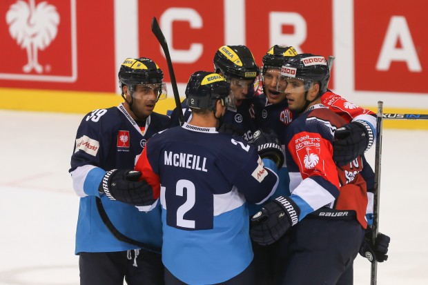 Die Panther haben den favorisierten schwedischen Meister Växjö mit 5:3 geschlagen. Foto: Strisch/Traub via Getty Images