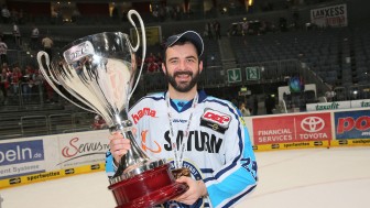 Thomas Greilinger gewann 2014 mit den Panthern seinen 2. Meistertitel. Nun feiert er Spiele-Jubiläum. Foto: Stefan Bösl / kbumm.de Thomas Greilinger gewann 2014 mit den Panthern seinen 2. Meistertitel. Nun feiert er Spiele-Jubiläum. Foto: Stefan Bösl / kbumm.de