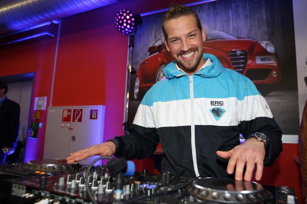 Kabinen-DJ Timo "Pille" Pielmeier an den Turntables...