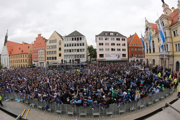 Der Rathausplatz bei der Meisterfeier 2014. Foto: Bösl