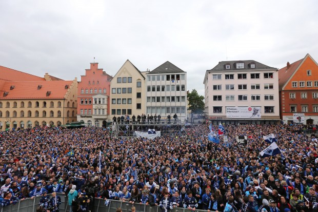 Auch in diesem Jahr lädt die Stadt zur großen Feier auf den Rathausplatz ein. Foto: Stefan Bösl / kbumm.de