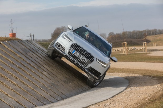 Erleben Sie ein spannendes Kompakttraining bei der Audi driving experience. Foto: Ritchie Herbert