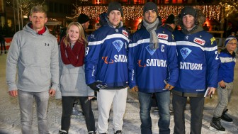 Drei Freunden beim Eislaufen mit den Fans (von rechts): Patrick McNeill, John Laliberte und Brandon Buck. Foto: Meyer Jürgen / kbumm.de Drei Freunden beim Eislaufen mit den Fans (von rechts): Patrick McNeill, John Laliberte und Brandon Buck. Foto: Meyer Jürgen / kbumm.de