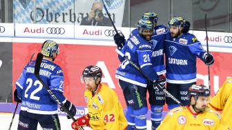 Die Panther siegten in der Höhe verdient mit 4:0. Foto: Oliver Strisch / st-foto.de Die Panther siegten in der Höhe verdient mit 4:0. Foto: Oliver Strisch / st-foto.de