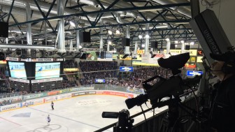 Das Eishockey glänzt mit tollen TV-Quoten. Foto: Wimösterer Das Eishockey glänzt mit tollen TV-Quoten. Foto: Wimösterer