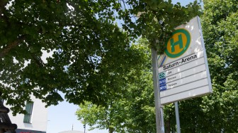 Bequem zum Spiel - die Dauerkarte gilt rund ums Spiel auch als INVG-Fahrtkarte im Stadtbereich. Foto: Wimösterer Bequem zum Spiel - die Dauerkarte gilt rund ums Spiel auch als INVG-Fahrtkarte im Stadtbereich. Foto: Wimösterer