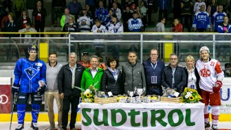 Ceremony of honor after the game with grandes of South Tyrol. Photo: Vanna Antonolle