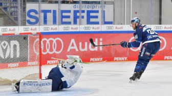Daniel Piettas Penalty-Tor zum 3:1 brachte den ERC so richtig ins Rollen.
Foto: Johannes Traub/JT-Presse.de Daniel Piettas Penalty-Tor zum 3:1 brachte den ERC so richtig ins Rollen.
Foto: Johannes Traub/JT-Presse.de