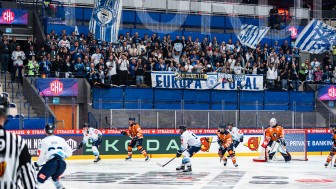 Die Panther-Fans verwandelten die Partie in Växjö zu einem Heimspiel.
Foto: Albin Welander