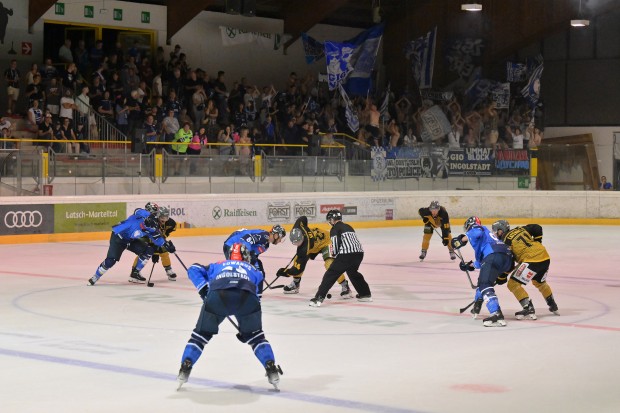Beim Vinschgau Cup im IceForum Latsch herrscht immer eine grandiose Stimmung.
Foto: Johannes traub/JT-Presse.de