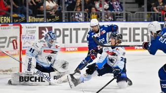 In einem engen Match musste sich der ERC in Mannheim mit 4:3 geschlagen geben.
Foto: DEL-Photosharing In einem engen Match musste sich der ERC in Mannheim mit 4:3 geschlagen geben.
Foto: DEL-Photosharing
