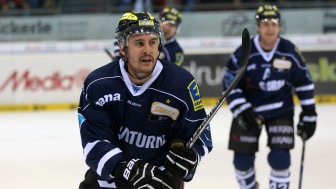 Erzielte das Game Winning Goal zum 6:7 gegen Augsburg: Jean-Francois Boucher Erzielte das Game Winning Goal zum 6:7 gegen Augsburg: Jean-Francois Boucher