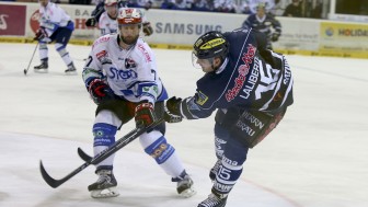 Im Hinspiel bezwangen John Laliberte und seine Panther die Schwenninger. Foto: Meyer / kbumm.de