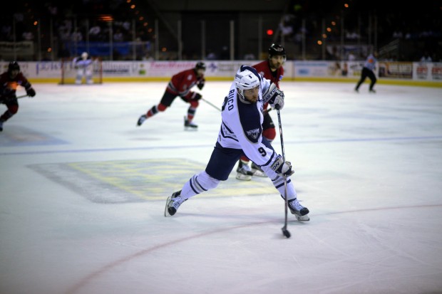 Stephen Buco (here in the jersey of Pensacola Ice Flyers) comes for a try-out. Foto: Keith Wallace / Jurrasic Photo