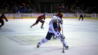 Stephen Buco (here in the jersey of Pensacola Ice Flyers) comes for a try-out. Foto: Keith Wallace / Jurrasic Photo Stephen Buco (here in the jersey of Pensacola Ice Flyers) comes for a try-out. Foto: Keith Wallace / Jurrasic Photo