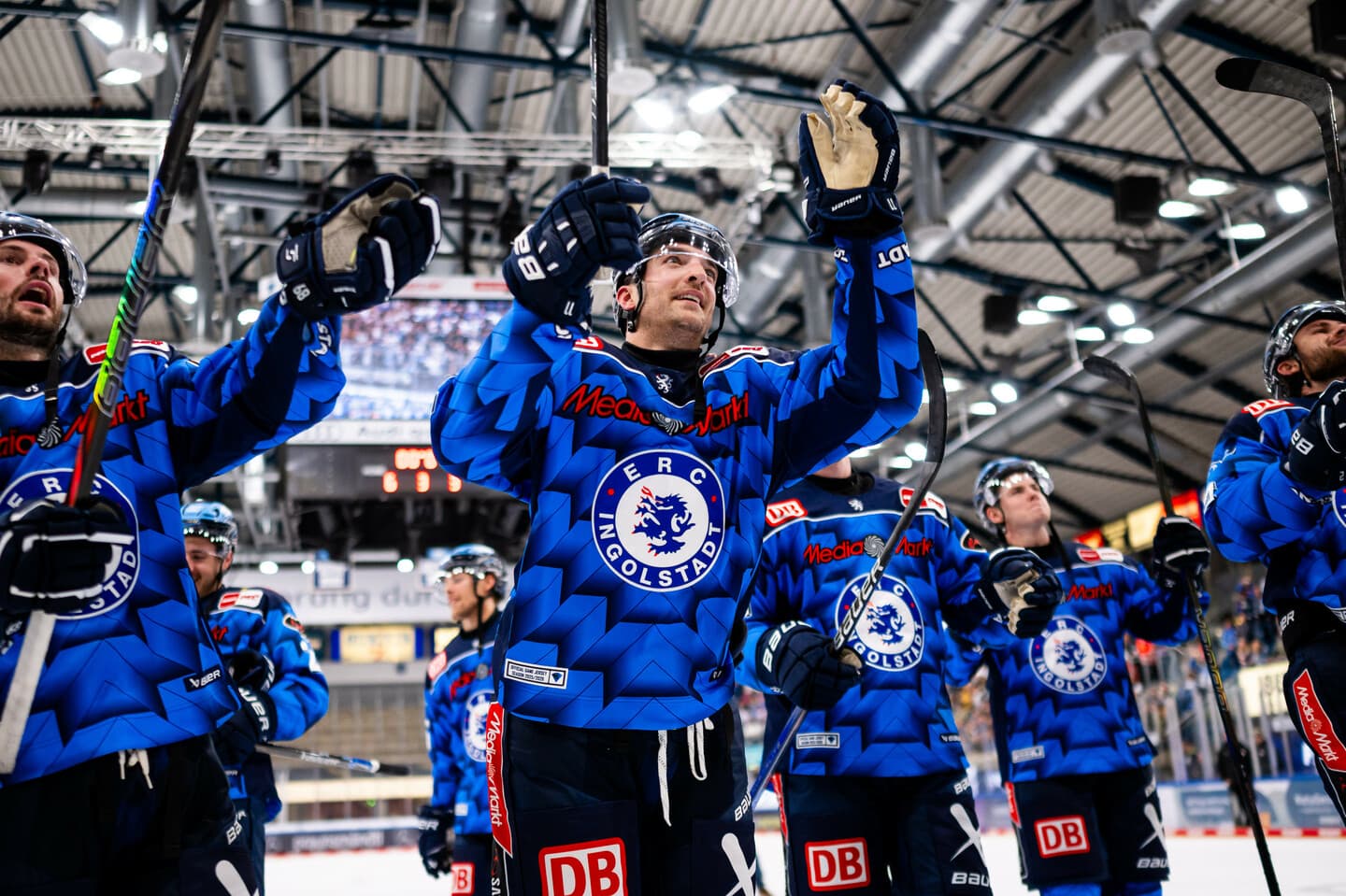 Spieler des ERC Ingolstadt auf dem Eis