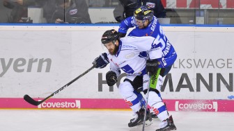 Steven Seigo (vorne) im Zweikampf mit Brandon Mashinter. Ab sofort sind sie Teamkollegen.
Foto: Johannes TRAUB / ST-Foto.de Steven Seigo (vorne) im Zweikampf mit Brandon Mashinter. Ab sofort sind sie Teamkollegen.
Foto: Johannes TRAUB / ST-Foto.de