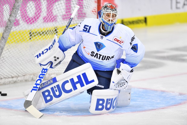 Torwart Timo Pielmeier kehrt morgen erstmals als Profi ins Eisstadion seiner Kindheit in Deggendorf zurück.
Foto: Johannes TRAUB / JT-Presse.de