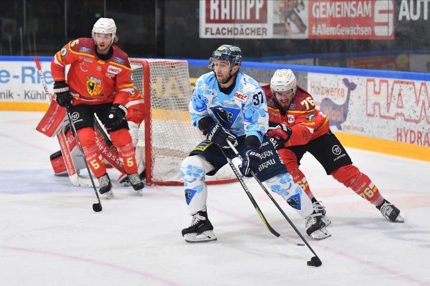 Die Panther um Sean Sullivan wurden vom ESVK ordentlich gefordert, spielten am Ende aber doch ihre Klasse aus.
Foto: Johannes TRAUB / JT-Presse.de