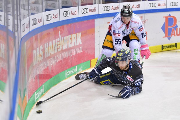 Die Panther um Simon Schütz waren den Eisbären Berlin am Freitagabend deutlich unterlegen.
Foto: Johannes TRAUB / JT-Presse.de