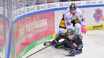 Die Panther um Simon Schütz waren den Eisbären Berlin am Freitagabend deutlich unterlegen.
Foto: Johannes TRAUB / JT-Presse.de