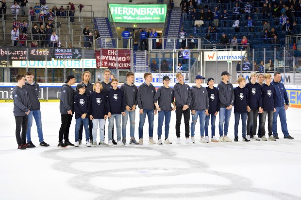 Die U15 der Panther wurde bei einem DEL-Spiel für den Gewinn der Süddeutschen Meisterschaft in der Saison 2018/19 geehrt.
Foto: Johannes TRAUB / JT-Presse.de