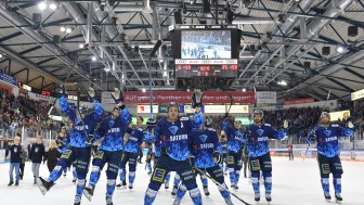 Erleben sie die Panther live im Stadion. Denn nur in der Saturn-Arena sind Sie hautnah dabei!
Foto: Johannes TRAUB / JT-Presse.de Erleben sie die Panther live im Stadion. Denn nur in der Saturn-Arena sind Sie hautnah dabei!
Foto: Johannes TRAUB / JT-Presse.de
