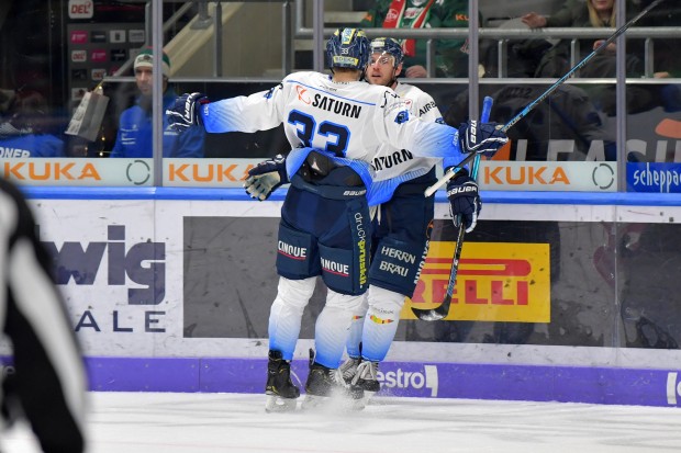 Maury Edwards (rechts) war mit seinem Doppelpack der Matchwinner für die Panther.
Foto: Johannes TRAUB / JT-Presse.de