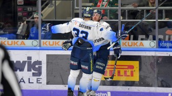 Maury Edwards (rechts) war mit seinem Doppelpack der Matchwinner für die Panther.
Foto: Johannes TRAUB / JT-Presse.de Maury Edwards (rechts) war mit seinem Doppelpack der Matchwinner für die Panther.
Foto: Johannes TRAUB / JT-Presse.de