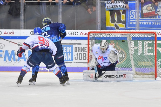 Das goldene Tor. Mike Collins brachte die ausverkaufte Saturn-Arena mit seinem Tor in der Verlängerung zum überkochen.
Foto: Johannes TRAUB / JT-Presse.de