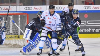 Die Panther bleiben gegen die TIgers weiterhin sieglos. Nur eins der letzten sechs Heimspiele gegen die Niederbayern entschied der ERC für sich.
Foto: Johannes TRAUB / JT-Presse.de Die Panther bleiben gegen die TIgers weiterhin sieglos. Nur eins der letzten sechs Heimspiele gegen die Niederbayern entschied der ERC für sich.
Foto: Johannes TRAUB / JT-Presse.de