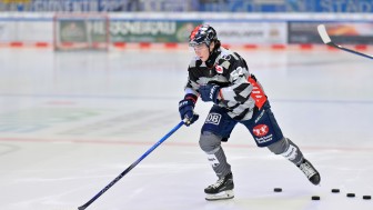Von Enrico Henriquez sind Helm und drittes Trikot zu haben.
Foto: Johannes Traub/JT-Presse.de Von Enrico Henriquez sind Helm und drittes Trikot zu haben.
Foto: Johannes Traub/JT-Presse.de