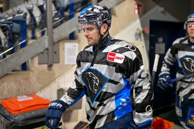 Auf das gameworn Warmup-Trikot von Wayne Simpson kann ab sofort geboten werden.
Foto: Johannes Traub | JT-Presse.de