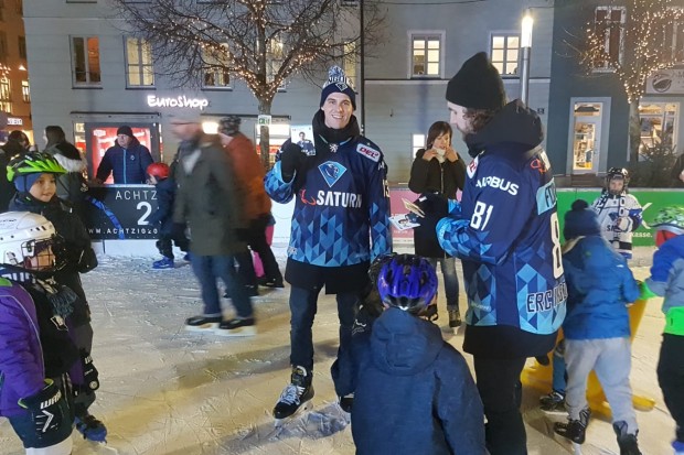 Unter anderem Mike Collins und Kris Foucault sorgten für glückliche Kinderaugen.