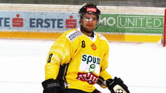 Brenden Kichton war für die Vienna Capitals in der vergangenen Saison einer der Top-Verteidiger in der östereichischen Liga.
Foto: Leo Vymlatil Brenden Kichton war für die Vienna Capitals in der vergangenen Saison einer der Top-Verteidiger in der östereichischen Liga.
Foto: Leo Vymlatil