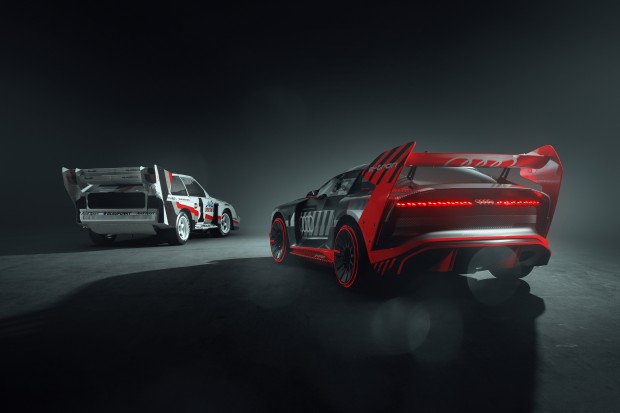 Vergangenheit und Zukunft. Vom Audi Sport quattro S1 bis hin zum Audi S1 e-tron quattro Hoonitron. Foto: Audi AG.