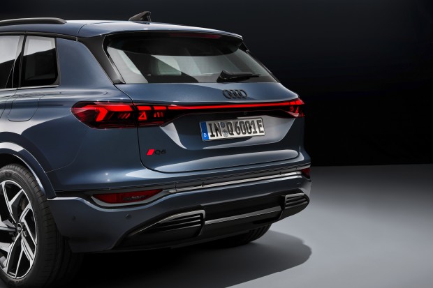 Ein Wochenende mit dem Audi Q6 e-tron können Sie beim Dauerkarten-Gewinnspiel gewinnen.
Foto: AUDI AG