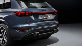 Ein Wochenende mit dem Audi Q6 e-tron können Sie beim Dauerkarten-Gewinnspiel gewinnen.
Foto: AUDI AG