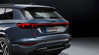 Ein Wochenende mit dem Audi Q6 e-tron können Sie beim Dauerkarten-Gewinnspiel gewinnen.
Foto: AUDI AG