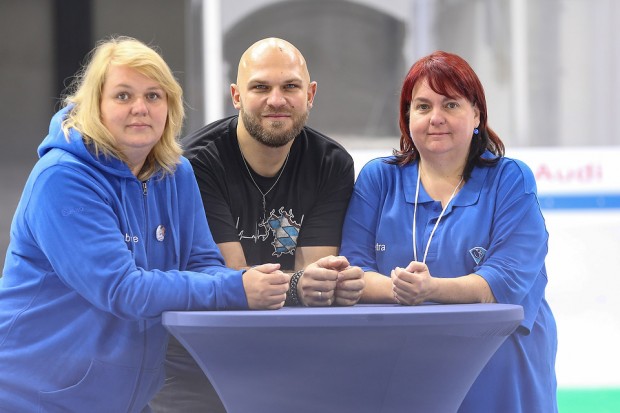 Sabine Schauer, der kürzlich gewählte Max Redl und Petra Vogl sind die Fanbeauftragten des ERC Ingolstadt.