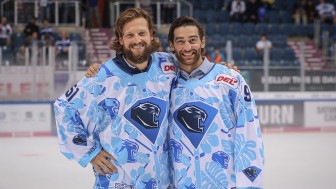 Timo Pielmeier und Jerry D'Amigo präsentierten die Trikots für den VinschgauCup. Foto: Bösl / kbumm. Timo Pielmeier und Jerry D'Amigo präsentierten die Trikots für den VinschgauCup. Foto: Bösl / kbumm.