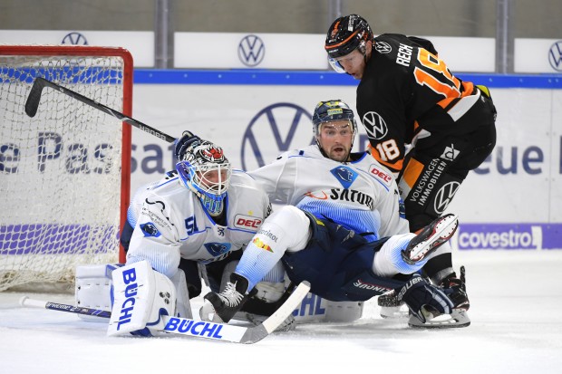 Die Pantehr um Timo Pielmeier und Colton Jobke standen defensiv lange gut, mussten sich am Ende aber doch knapp geschlagen geben. Foto: City-Press