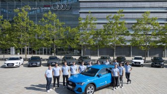 Das Team des ERC war heute bei Hauptpartner Audi zu Gast und hat die neuen Dienstwägen entgegengenommen. Foto: Audi AG Das Team des ERC war heute bei Hauptpartner Audi zu Gast und hat die neuen Dienstwägen entgegengenommen. Foto: Audi AG