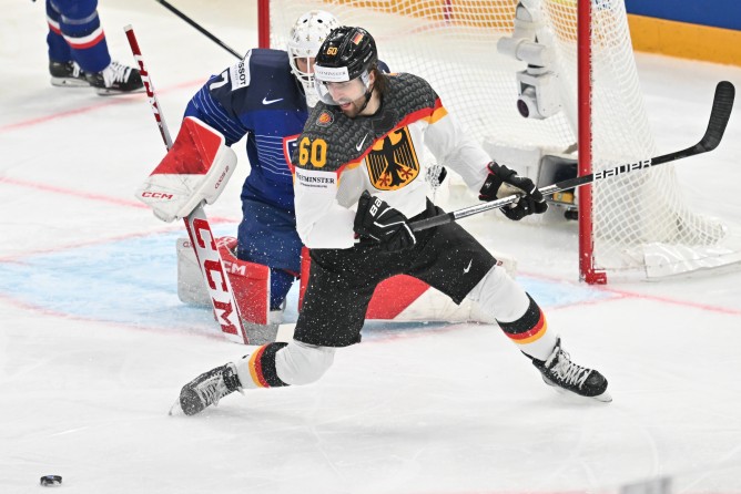 Für die Deutsche Eishockey-Nationalmannschaft um ERC-Stürmer Wojciech Stachowiak geht es heute Abend um Gold.
Foto: Birgit Häfner