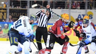 Diesmal gelang das Comeback nicht. Nach 0:4-Rückstand kommen die Panther um David Elsner "nur" noch auf 3:4 heran.
Foto: Wagner/DEL-Fotosharing Diesmal gelang das Comeback nicht. Nach 0:4-Rückstand kommen die Panther um David Elsner "nur" noch auf 3:4 heran.
Foto: Wagner/DEL-Fotosharing