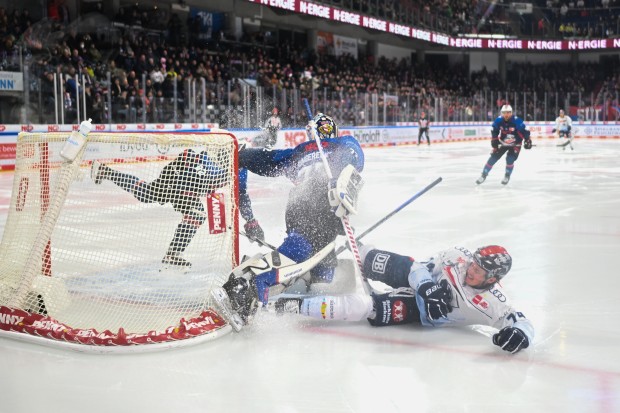 Doppelschlag, Teil 1: Travis St. Denis mit der ERC-Führung in der 21. Spielminute.
Foto: Citypress