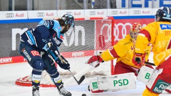 Wenige Gästeblock-Tickets sind für Viertelfinal-Spiel 3 in der SATURN-Arena noch erhältlich.
Foto: JT-Presse.de. Wenige Gästeblock-Tickets sind für Viertelfinal-Spiel 3 in der SATURN-Arena noch erhältlich.
Foto: JT-Presse.de.