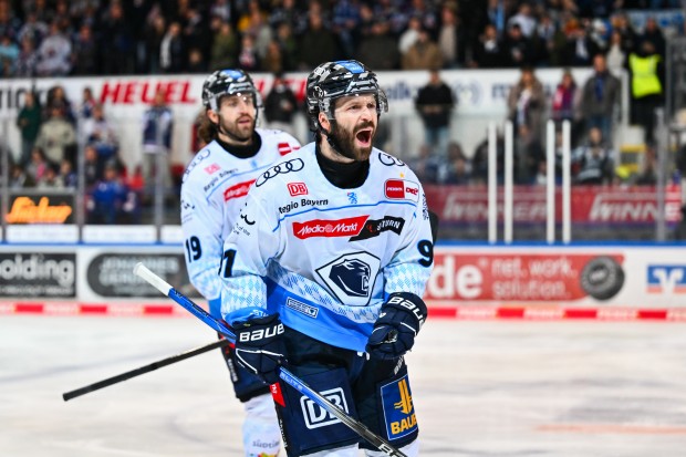 Doppelpacker Riley Sheen nach dem 4:4-Ausgleichstreffer.
Foto: Citypress