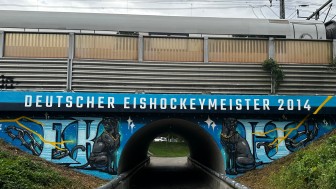 Ihre Sicht, wenn Sie vom Klenzepark Richtung SATURN-Arena gehen. Ihre Sicht, wenn Sie vom Klenzepark Richtung SATURN-Arena gehen.