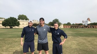Daniel Maul, Jonas Stettmer und Marvin Feigl (v.l.n.r.) haben das Sommertraining mit der Trainingsgruppe der ERC-Profis verbracht. Daniel Maul, Jonas Stettmer und Marvin Feigl (v.l.n.r.) haben das Sommertraining mit der Trainingsgruppe der ERC-Profis verbracht.